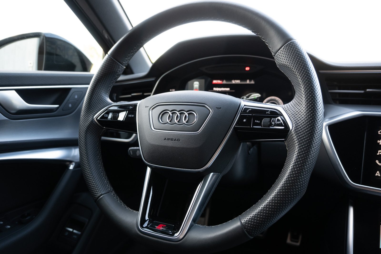 Audi A6 Avant PHEV 55 TFSI e S Line
