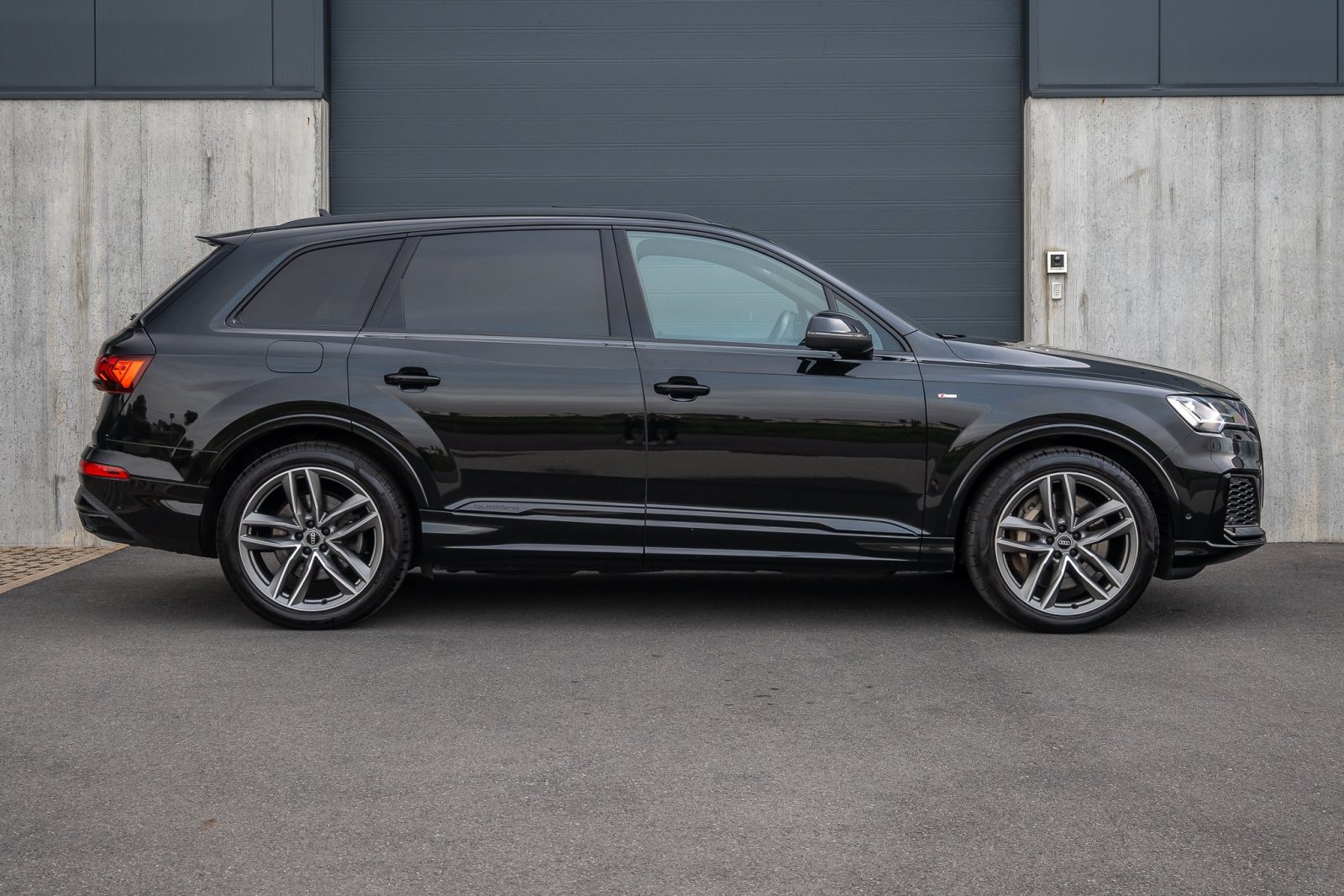 Audi Q7 55 TFSIe S-Line / Audi Exclusive