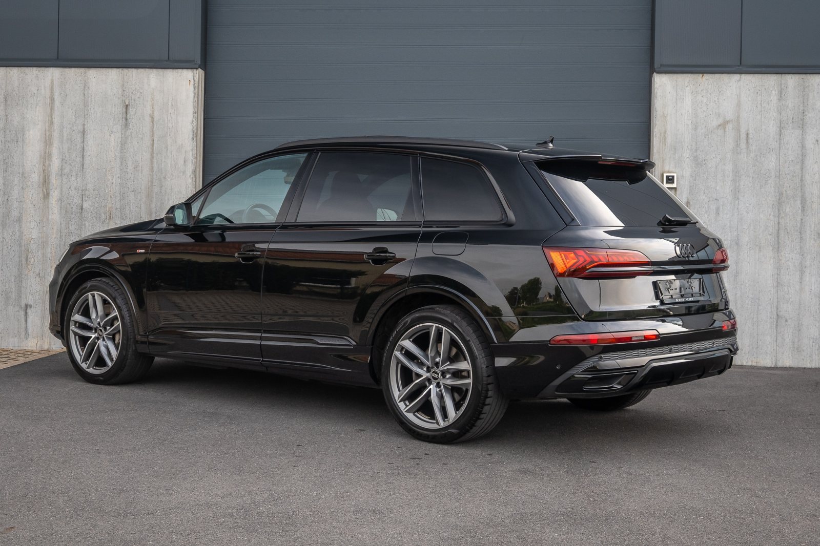 Audi Q7 55 TFSIe S-Line / Audi Exclusive