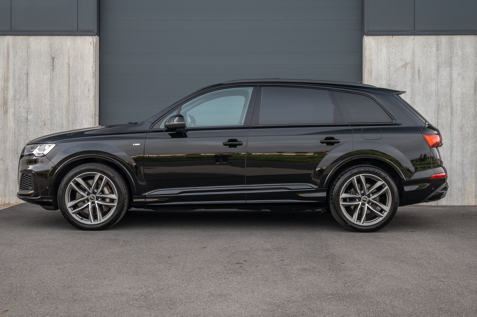 Audi Q7 55 TFSIe S-Line / Audi Exclusive