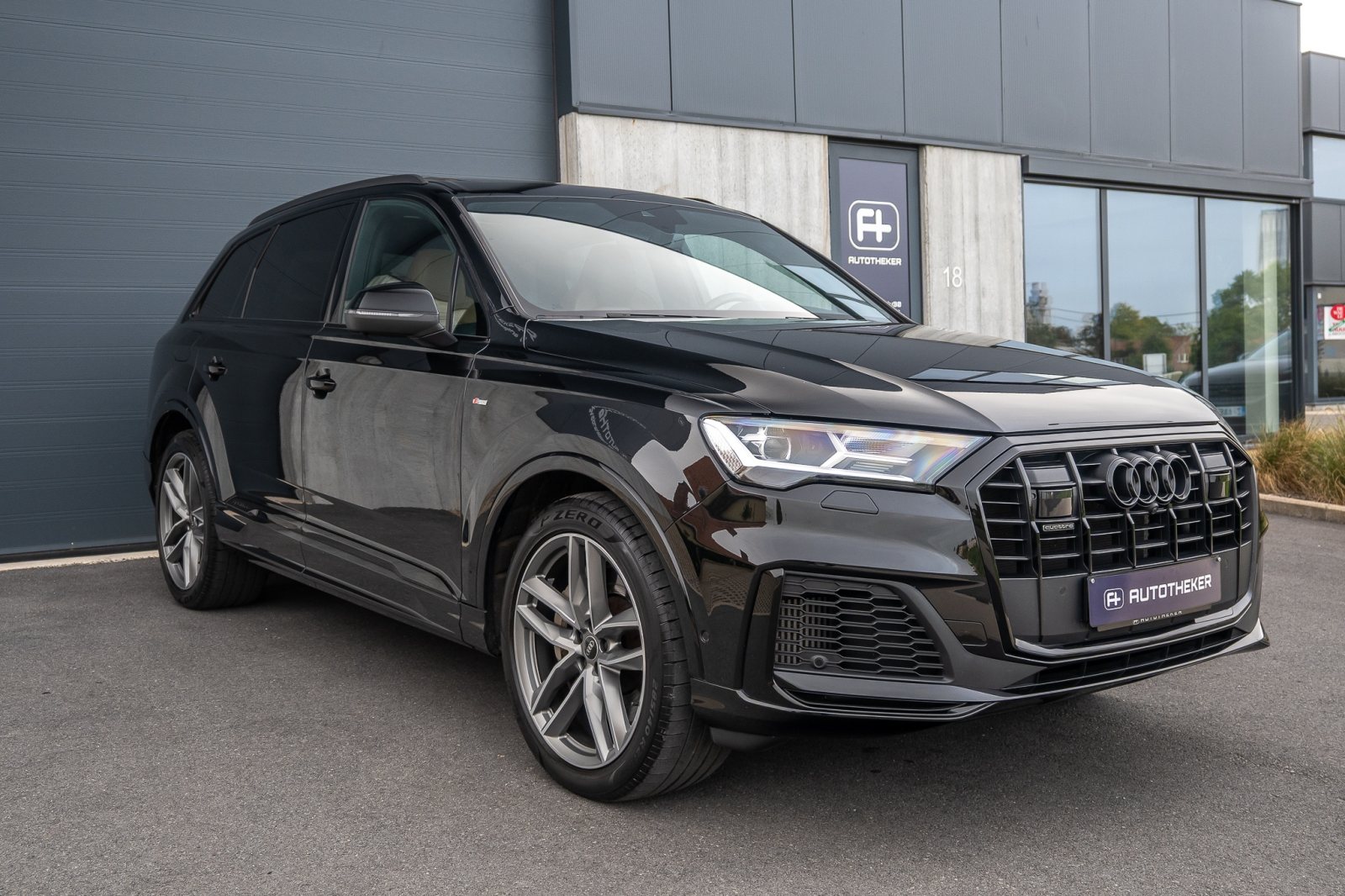 Audi Q7 55 TFSIe S-Line / Audi Exclusive