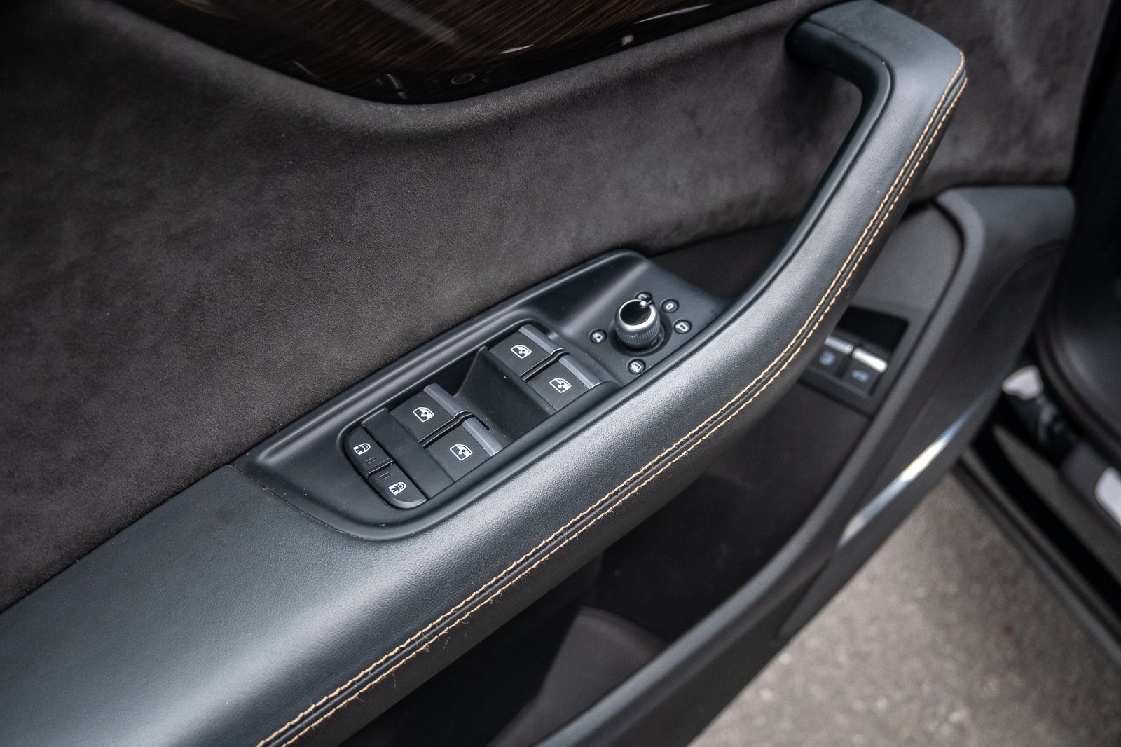 Audi Q7 55 TFSIe S-Line / Audi Exclusive