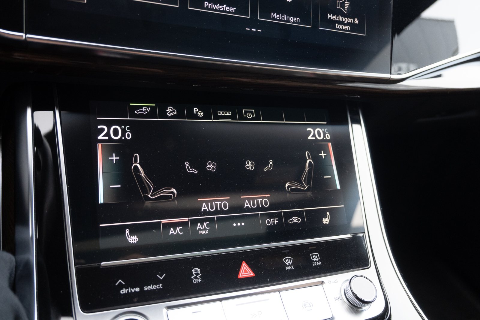 Audi Q7 55 TFSIe S-Line / Audi Exclusive