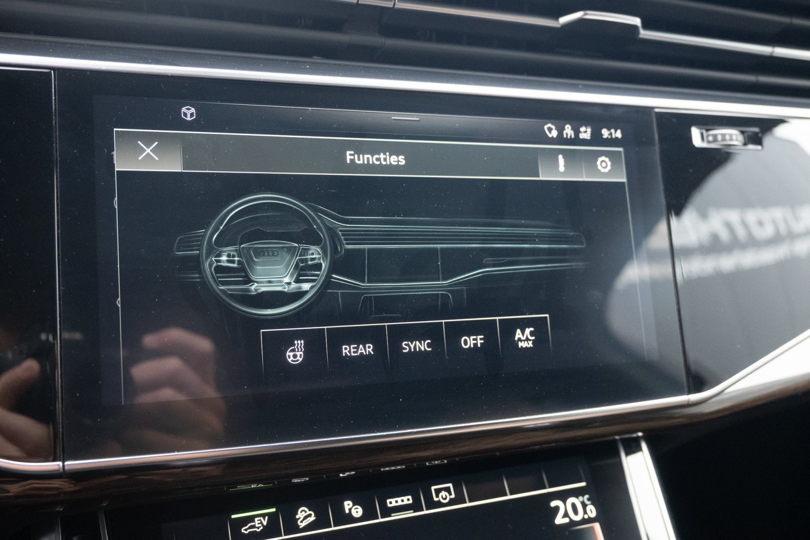 Audi Q7 55 TFSIe S-Line / Audi Exclusive