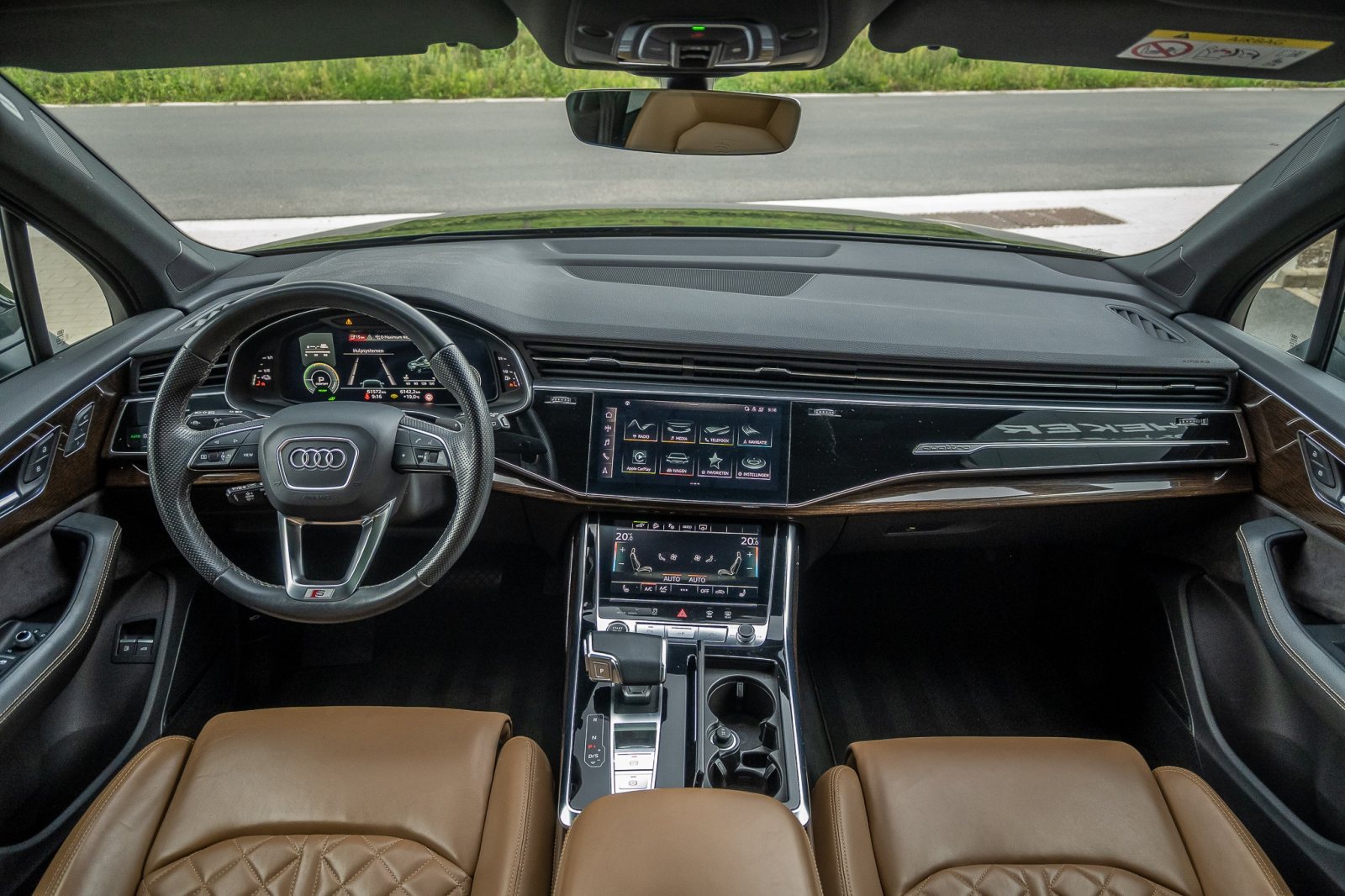 Audi Q7 55 TFSIe S-Line / Audi Exclusive