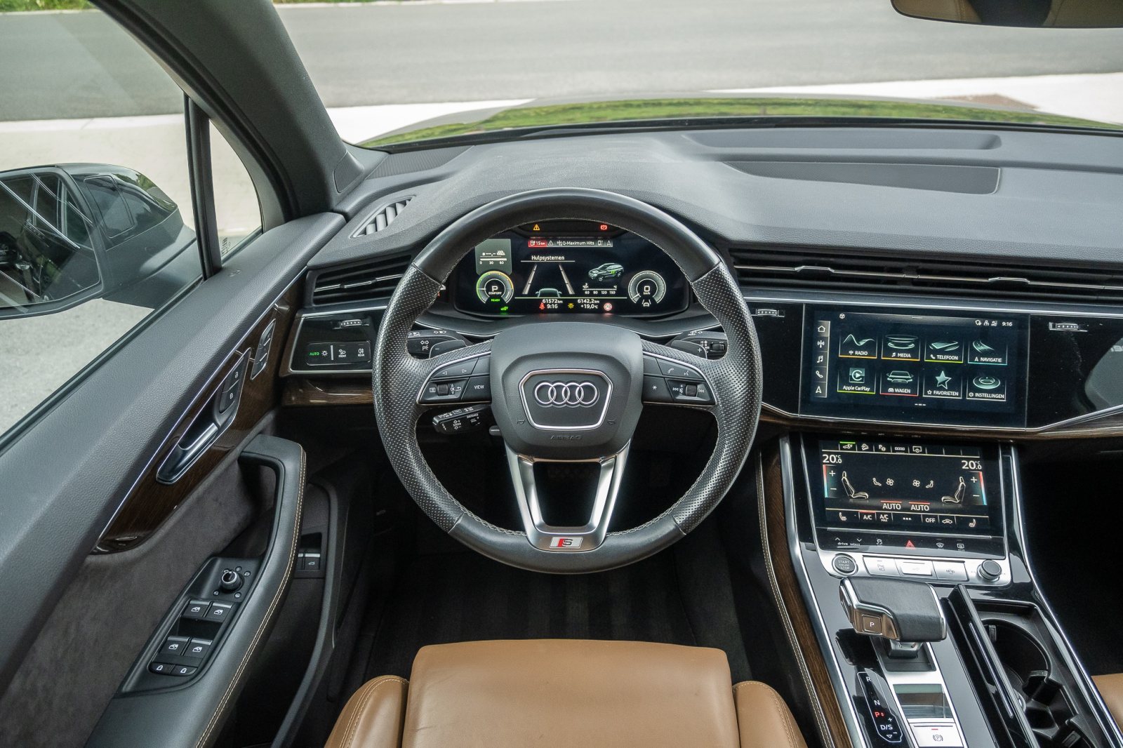 Audi Q7 55 TFSIe S-Line / Audi Exclusive