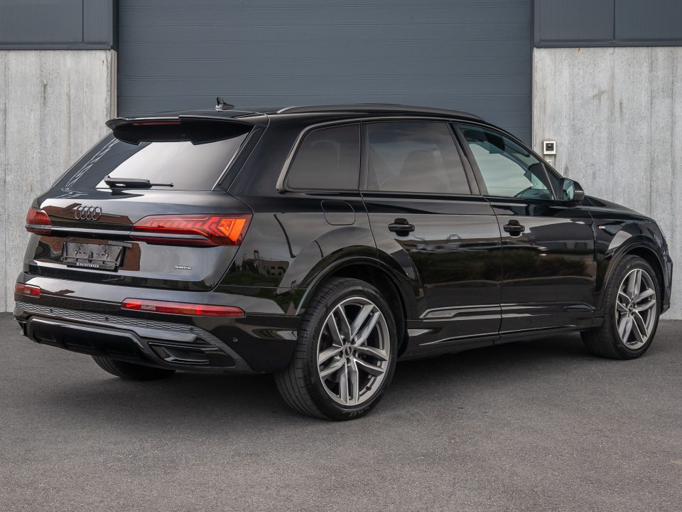 Audi Q7 55 TFSIe S-Line / Audi Exclusive