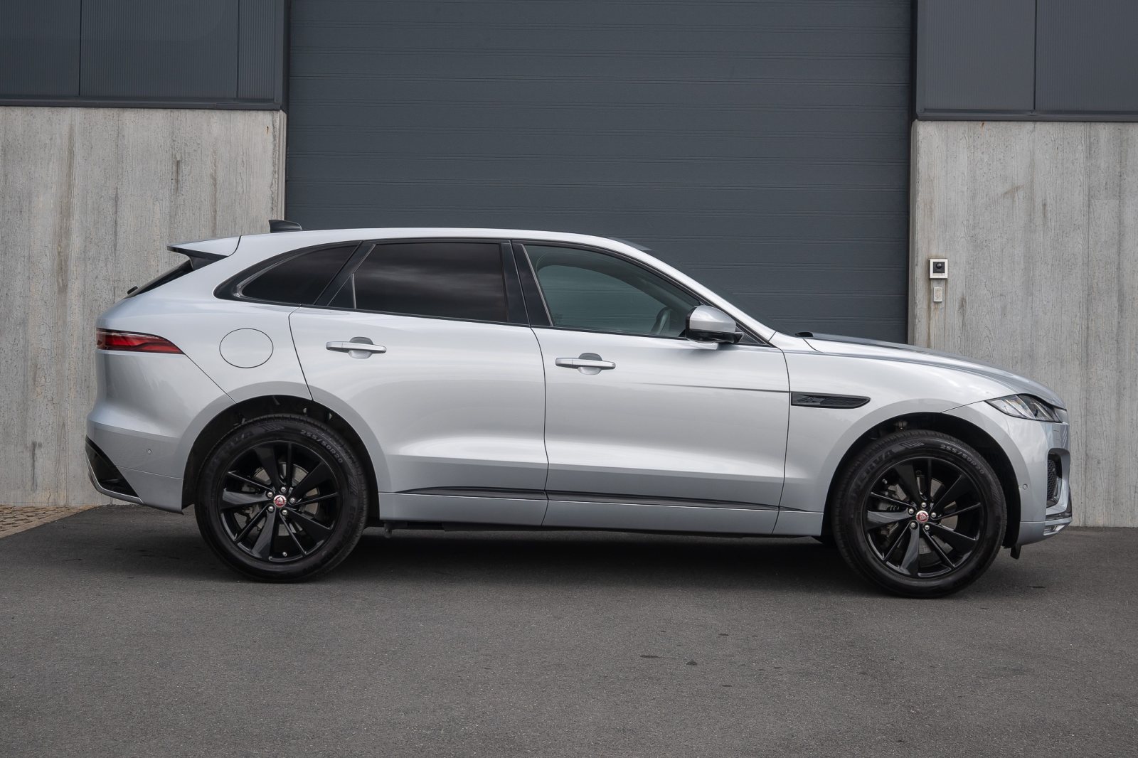 Jaguar F-Pace AWD P250 R-Dynamic