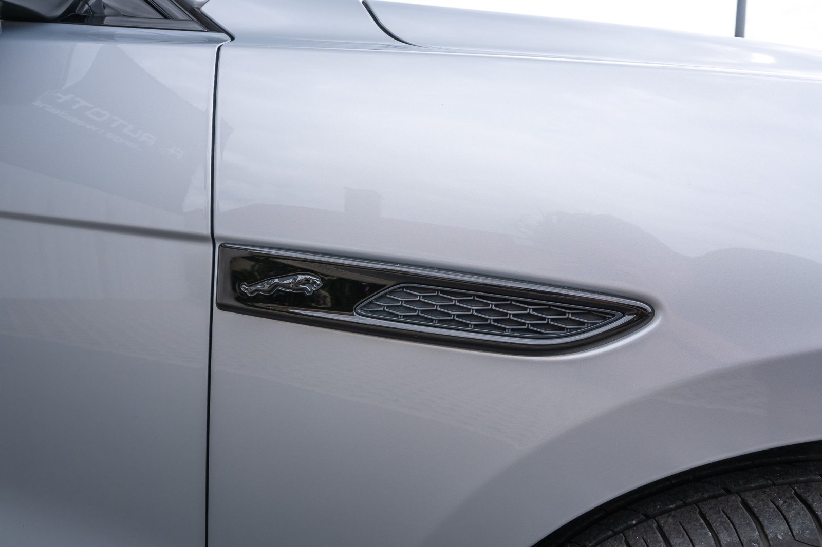 Jaguar F-Pace AWD P250 R-Dynamic