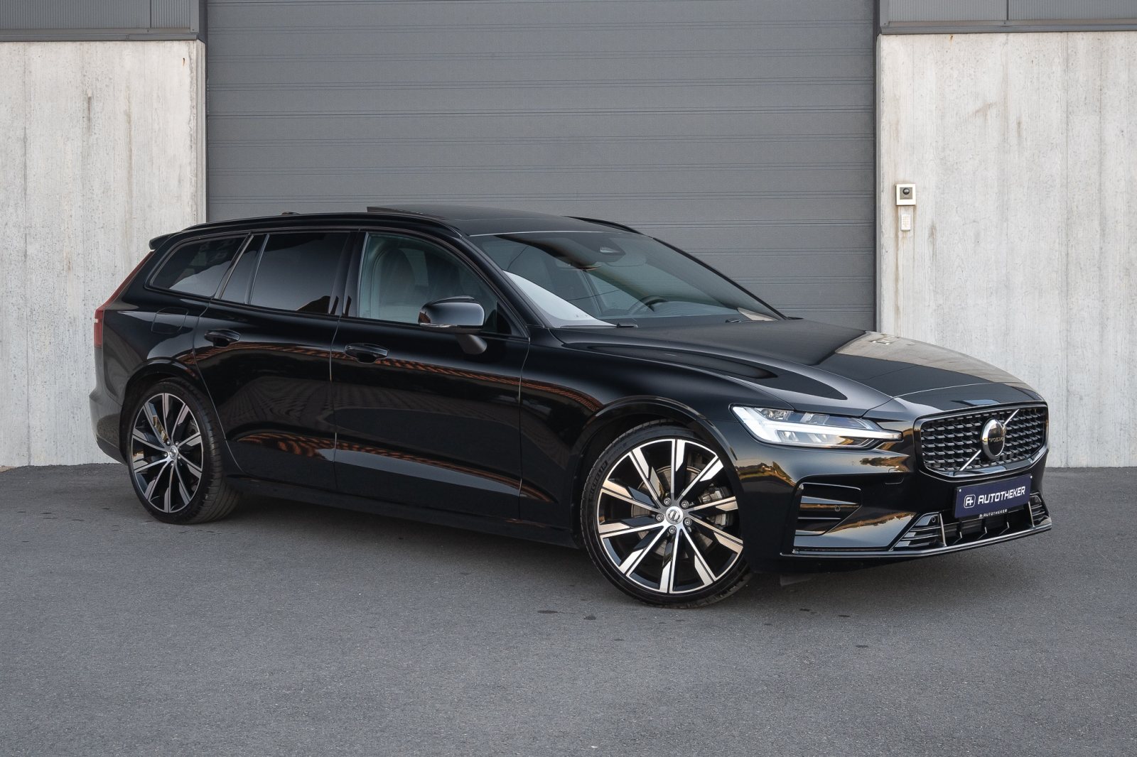Volvo V60 B4 MHEV Plus Dark