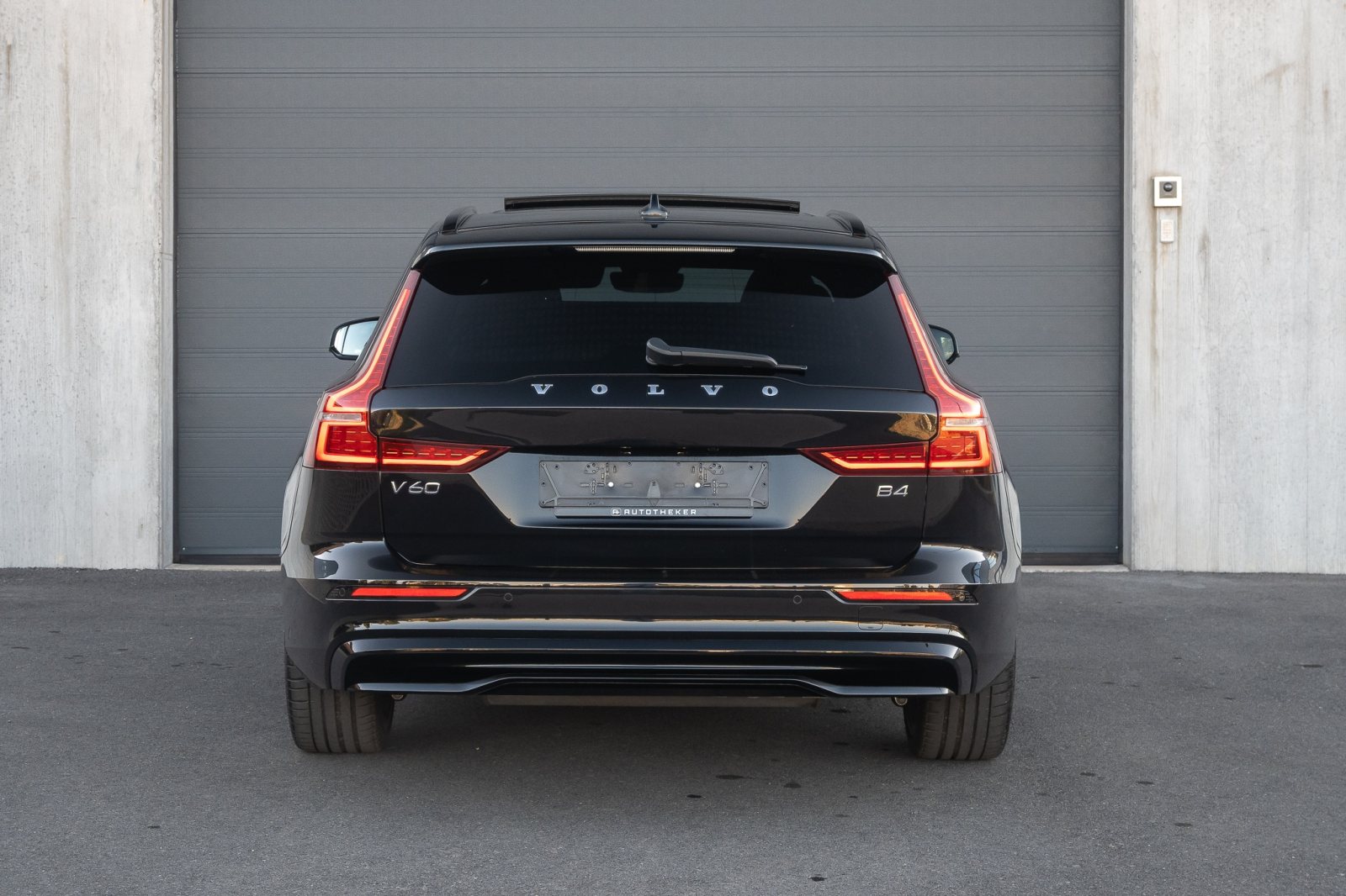 Volvo V60 B4 MHEV Plus Dark