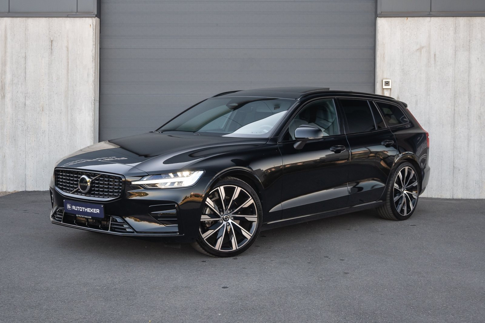 Volvo V60 B4 MHEV Plus Dark