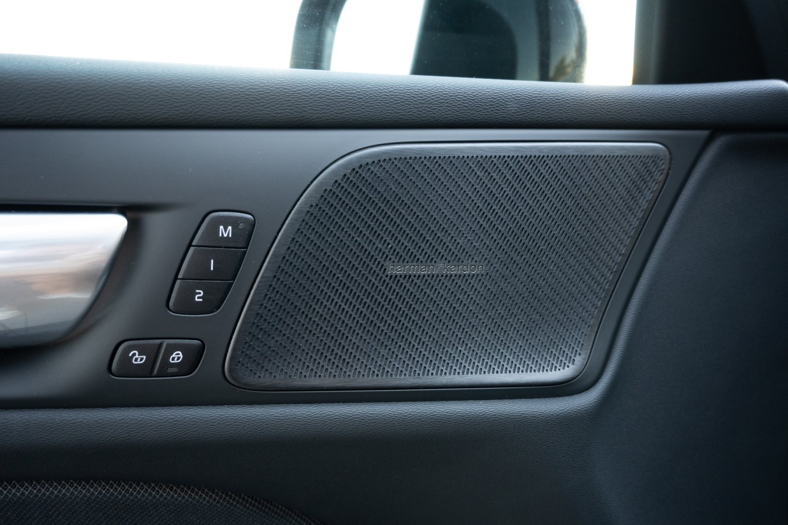 Volvo V60 B4 MHEV Plus Dark