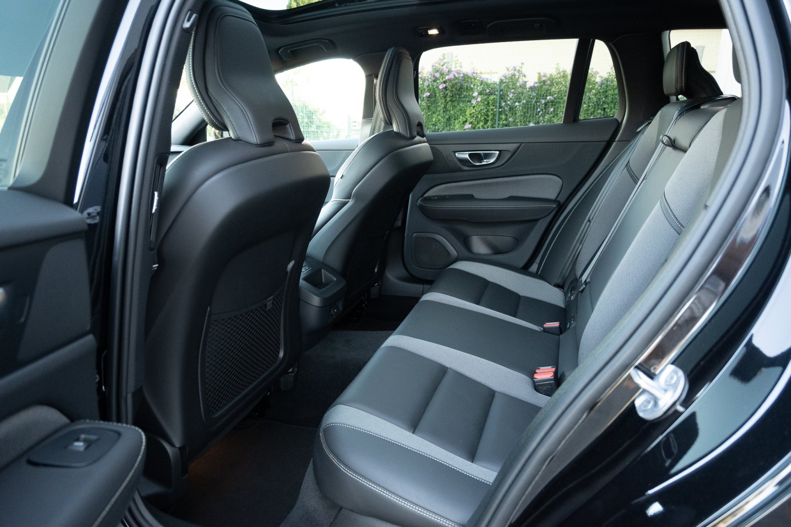 Volvo V60 B4 MHEV Plus Dark