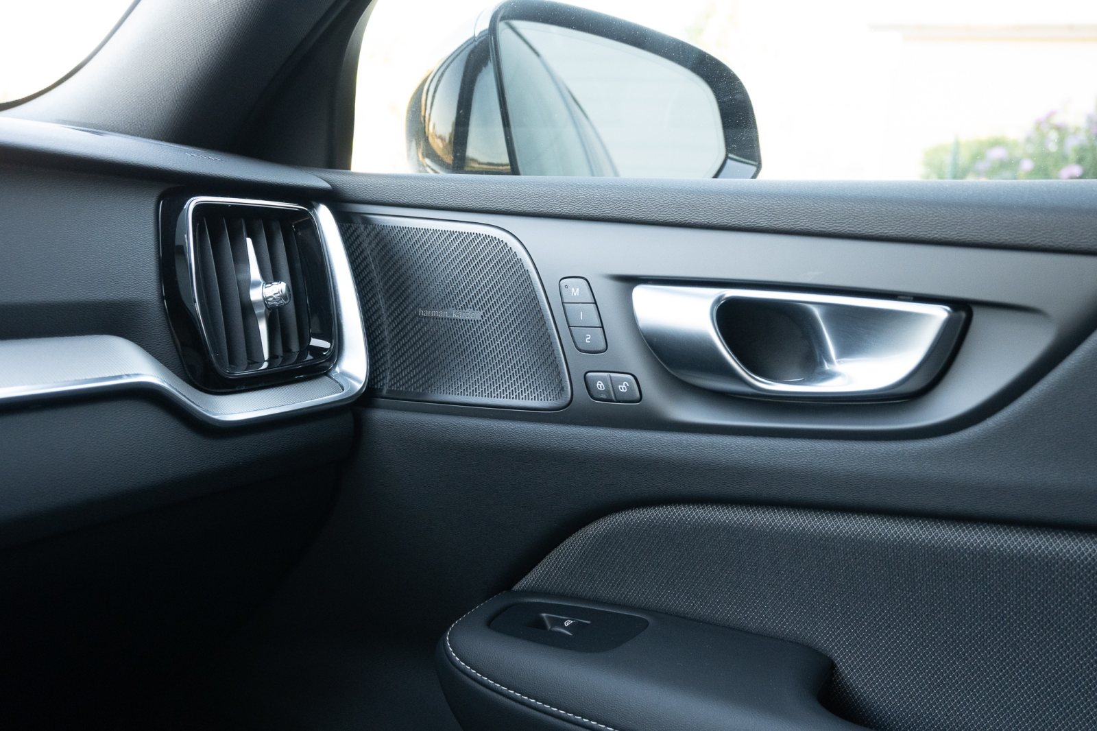 Volvo V60 B4 MHEV Plus Dark