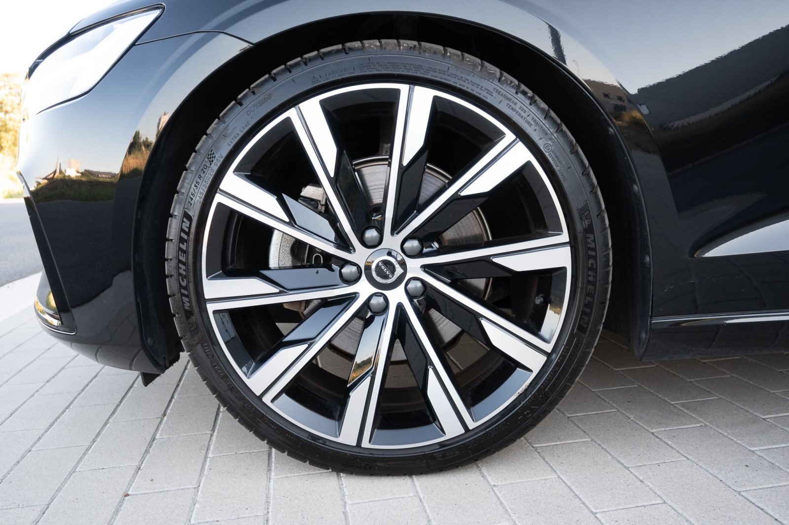 Volvo V60 B4 MHEV Plus Dark