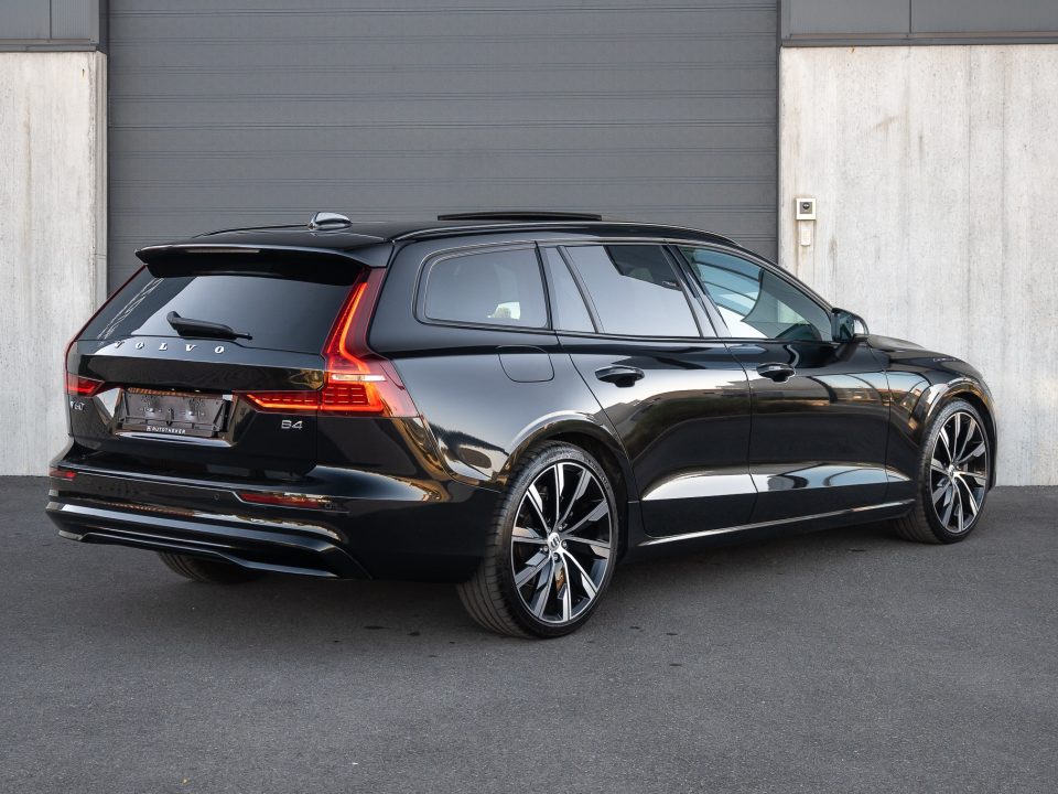 Volvo V60 B4 MHEV Plus Dark