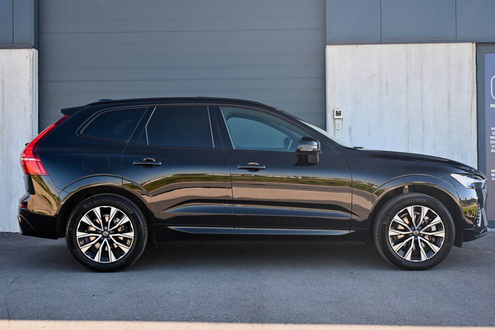 Volvo XC60 2.0 B4 Plus Dark