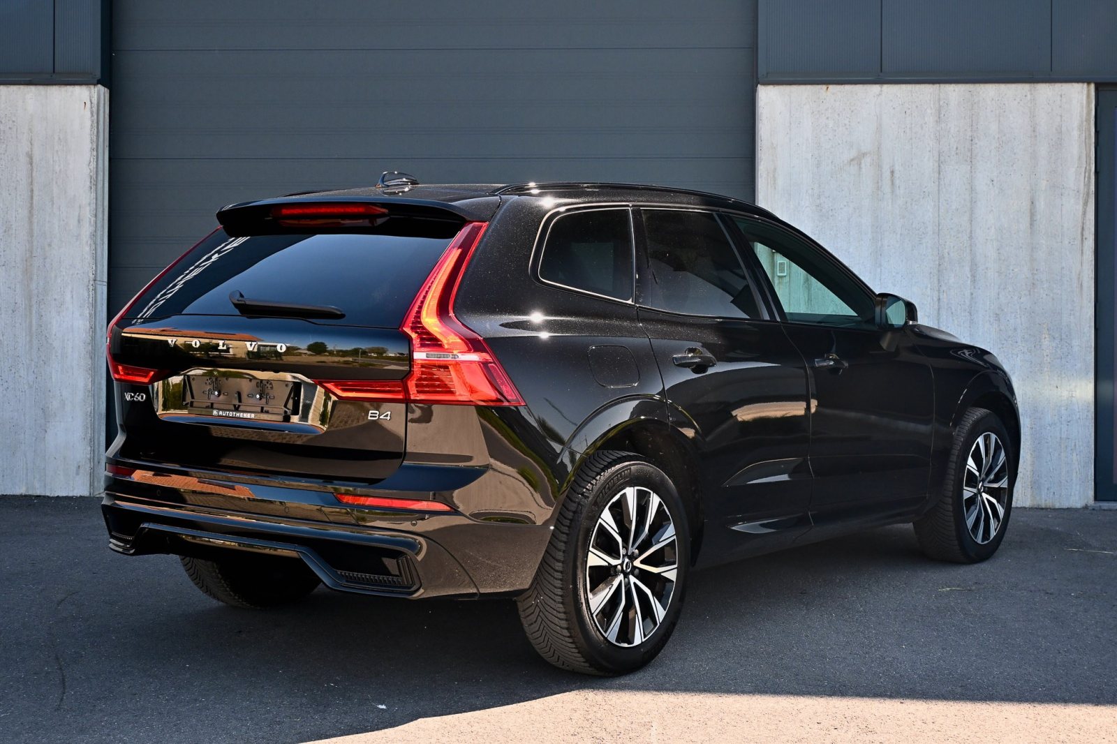 Volvo XC60 2.0 B4 Plus Dark