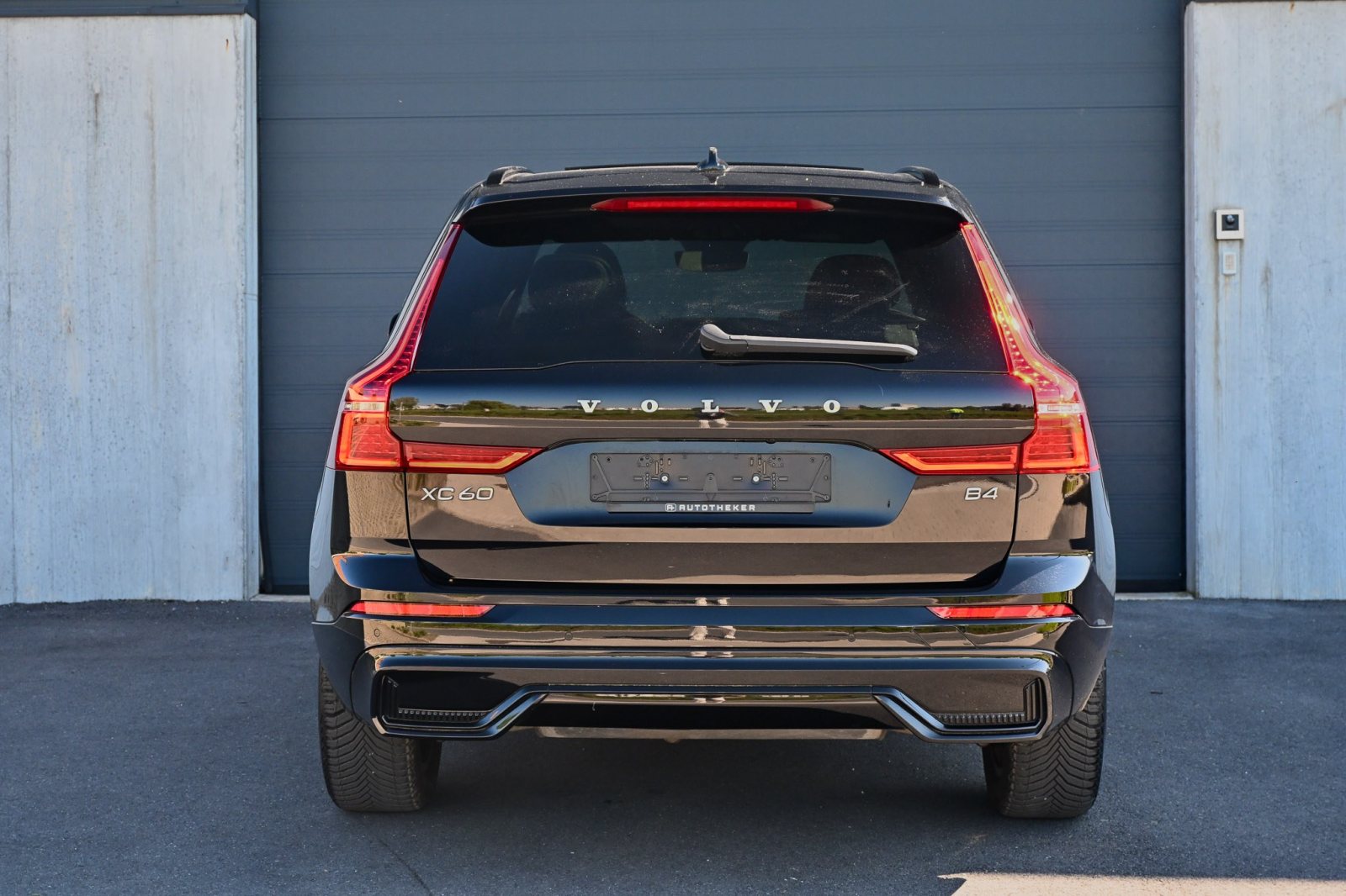 Volvo XC60 2.0 B4 Plus Dark