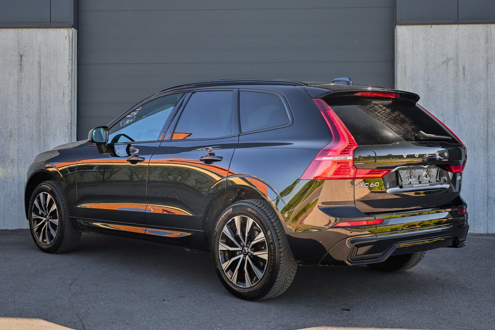 Volvo XC60 2.0 B4 Plus Dark
