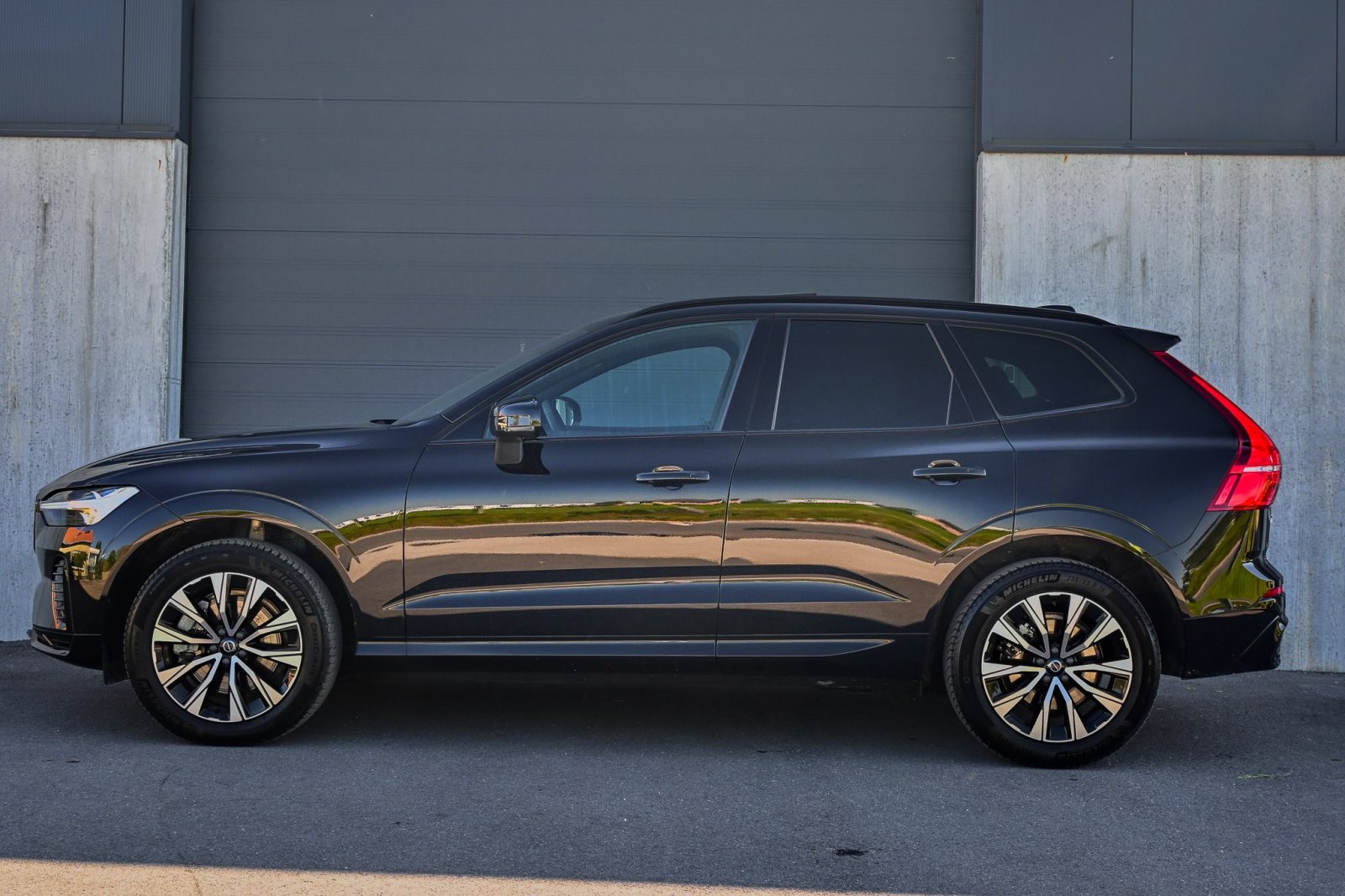 Volvo XC60 2.0 B4 Plus Dark