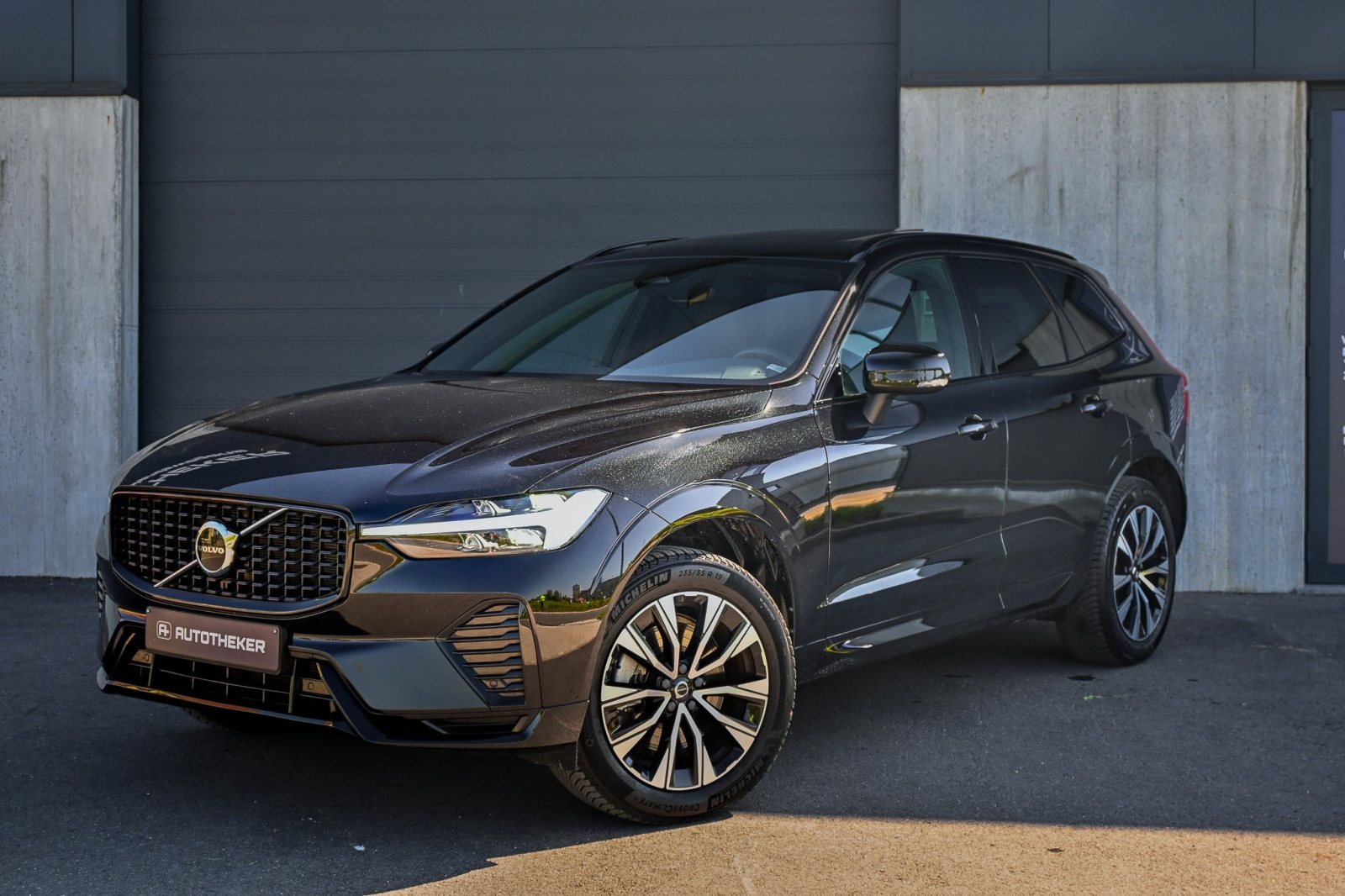 Volvo XC60 2.0 B4 Plus Dark