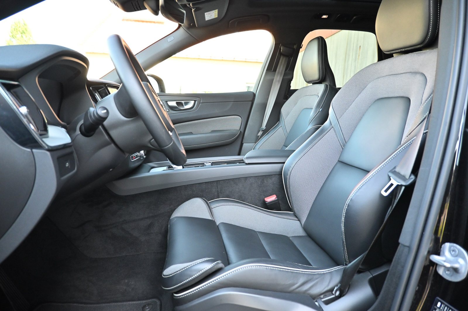 Volvo XC60 2.0 B4 Plus Dark