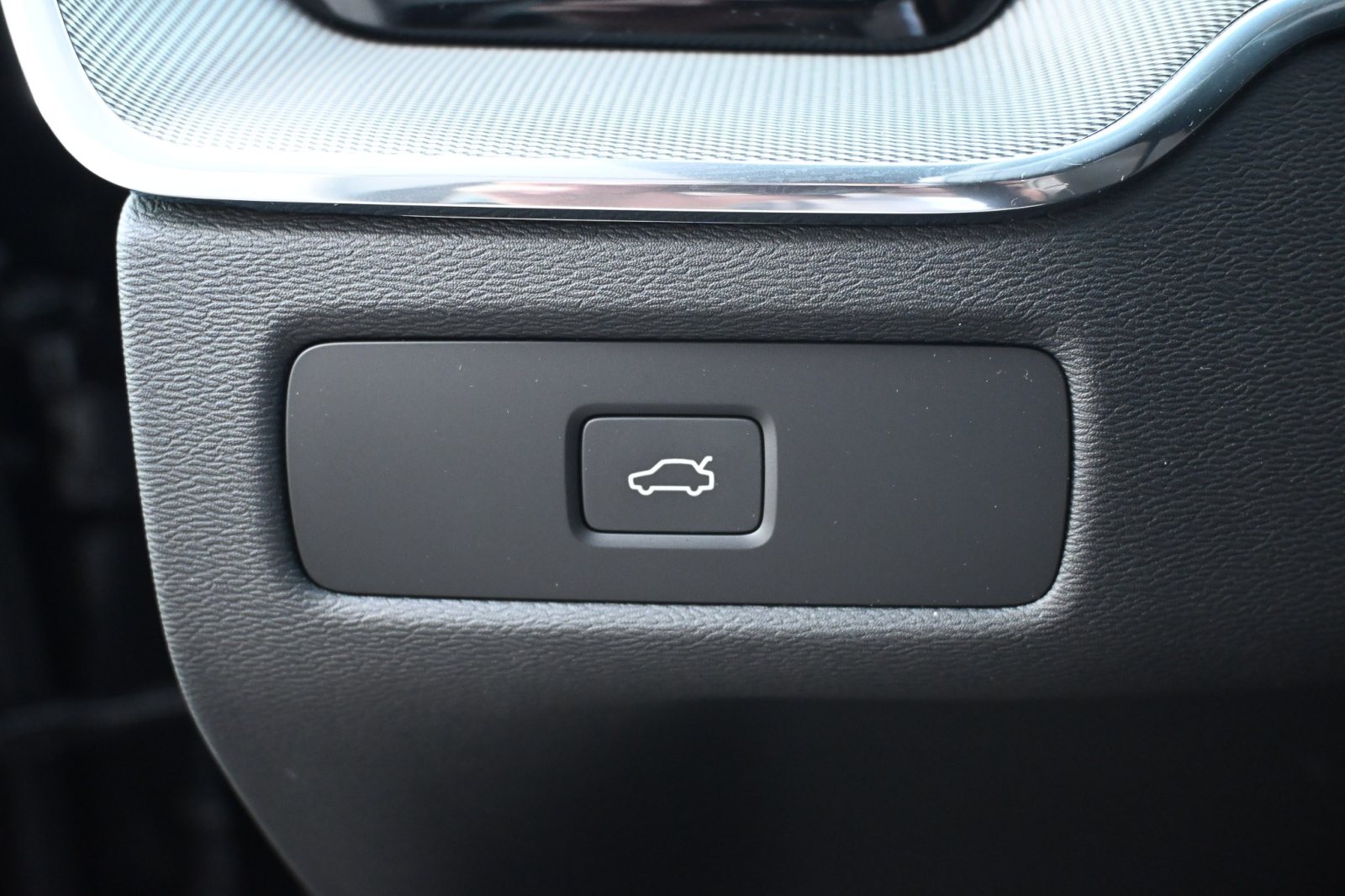 Volvo XC60 2.0 B4 Plus Dark