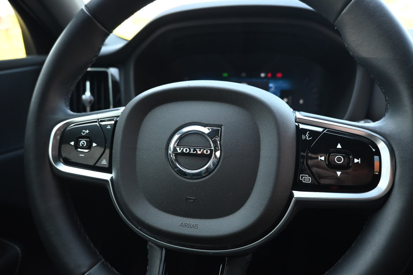 Volvo XC60 2.0 B4 Plus Dark