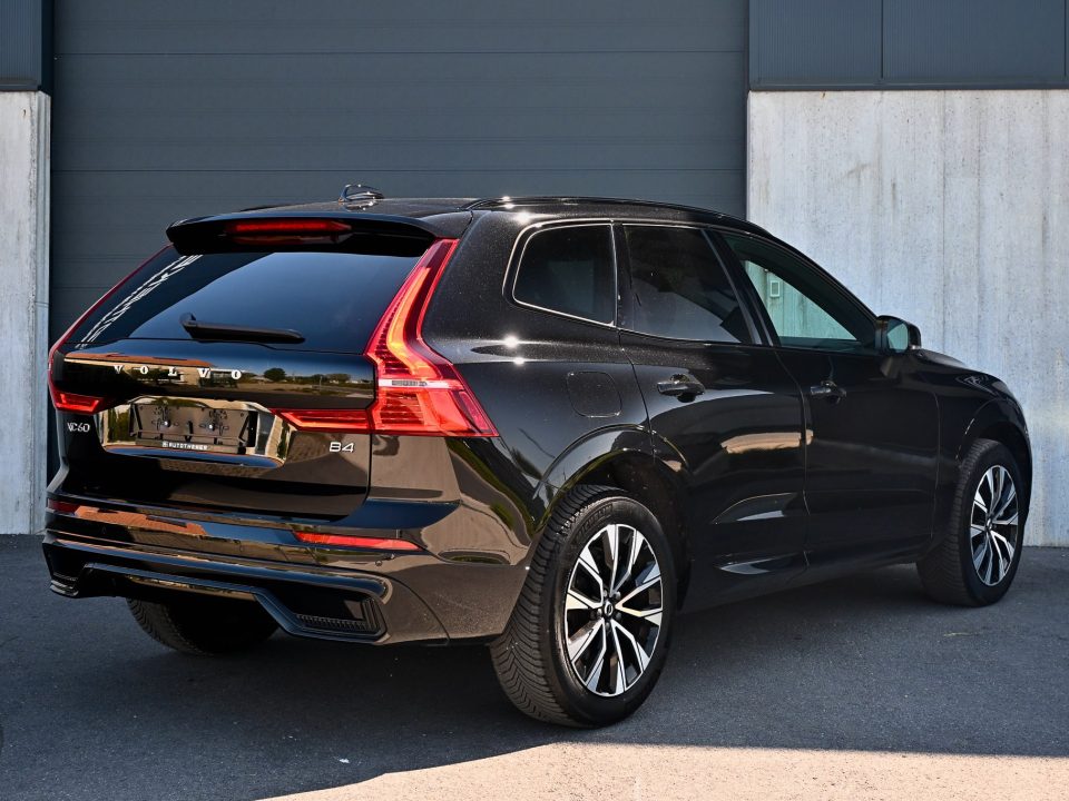 Volvo XC60 2.0 B4 Plus Dark